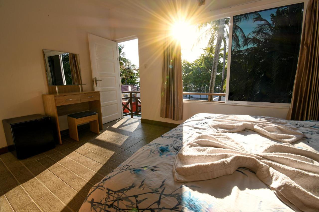 Surf Yoga Camp Hotell Thulusdhoo Eksteriør bilde
